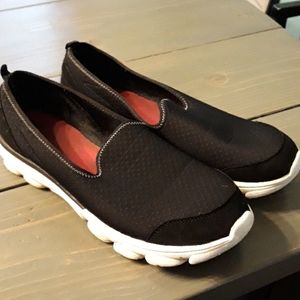 Croft &Barrow slip ons size 11